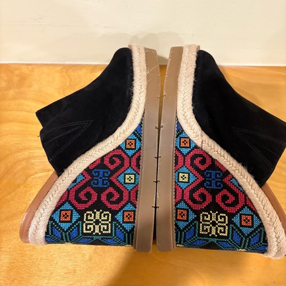 Nine West Black Color Wedge Peep-Toe Sandals - Picture 2 of 8